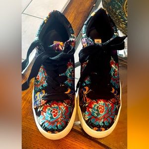 STEVE MADDEN floral lace sneakers size 8M good condition